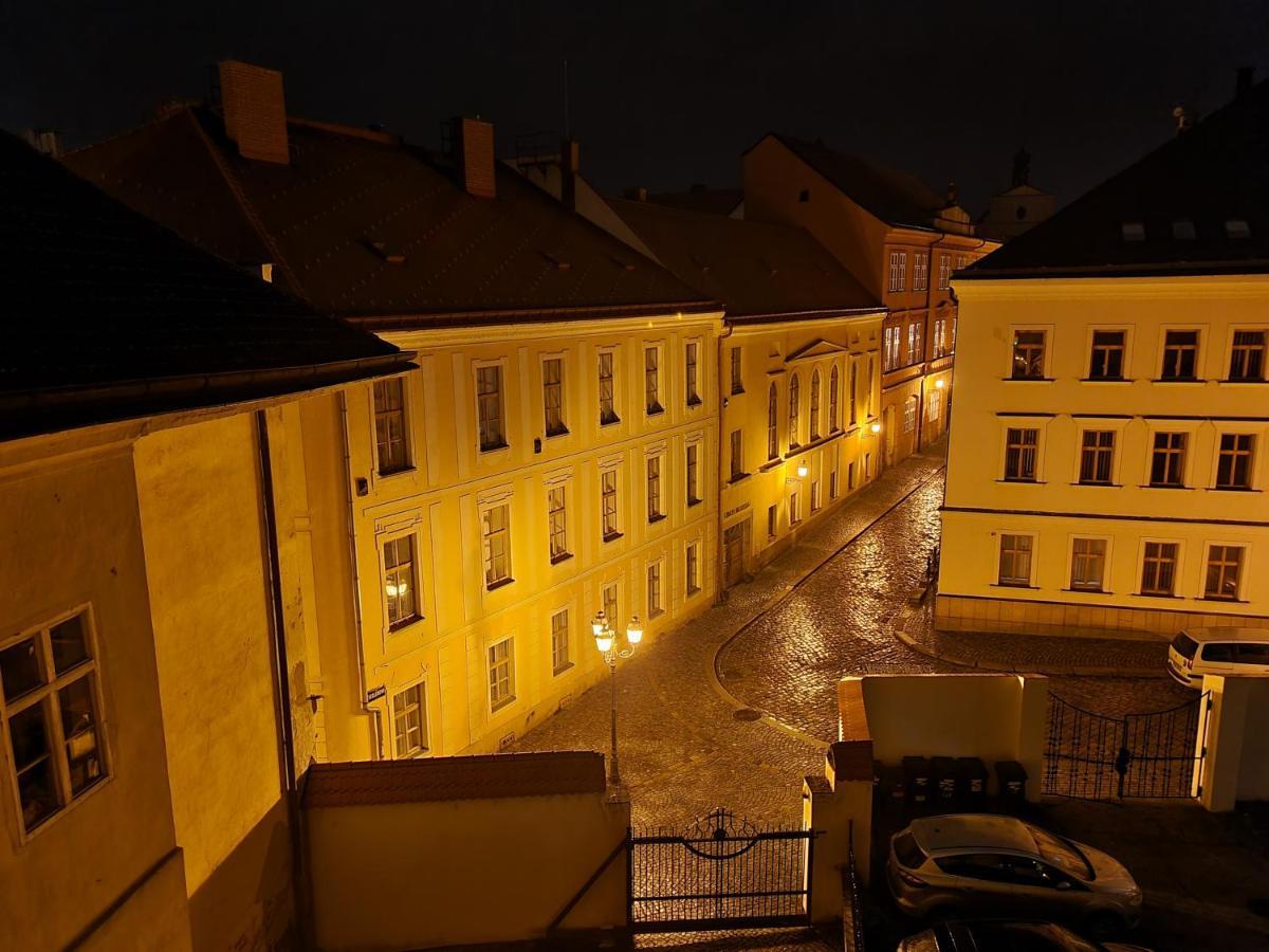 Velke Studio Na Velkem Namesti S Vybavenou Kuchyni Hradec Králové Extérieur photo